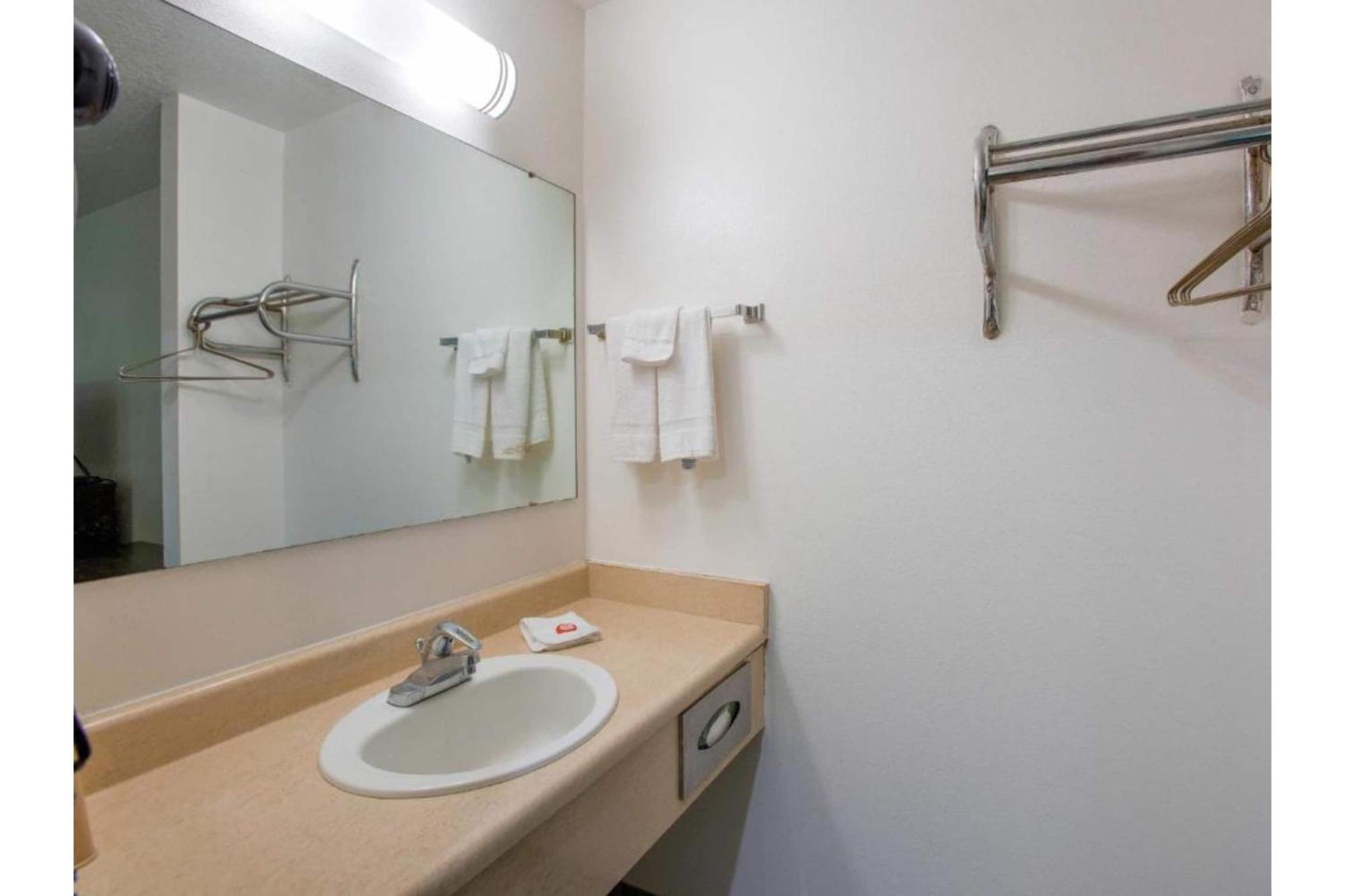 Oyo Woodland Hotel And Suites Dış mekan fotoğraf
