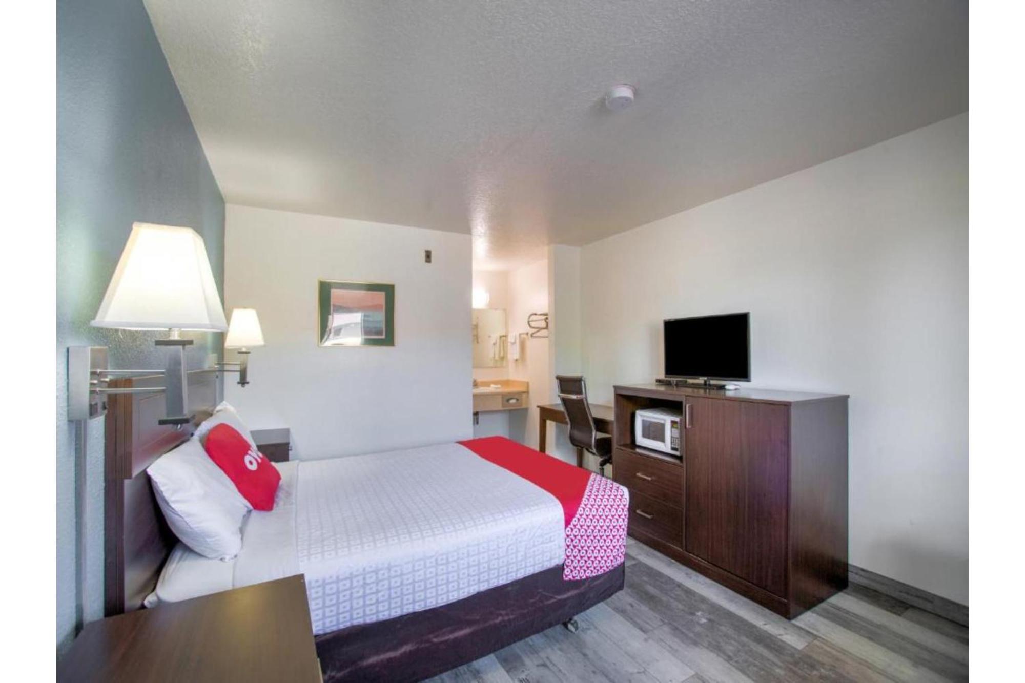 Oyo Woodland Hotel And Suites Dış mekan fotoğraf