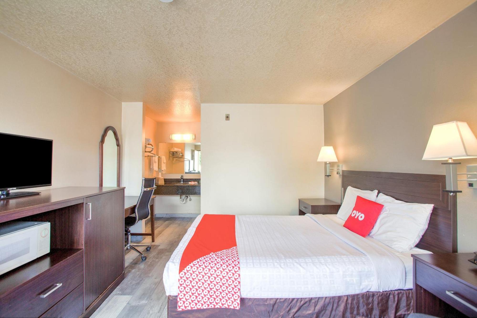 Oyo Woodland Hotel And Suites Dış mekan fotoğraf
