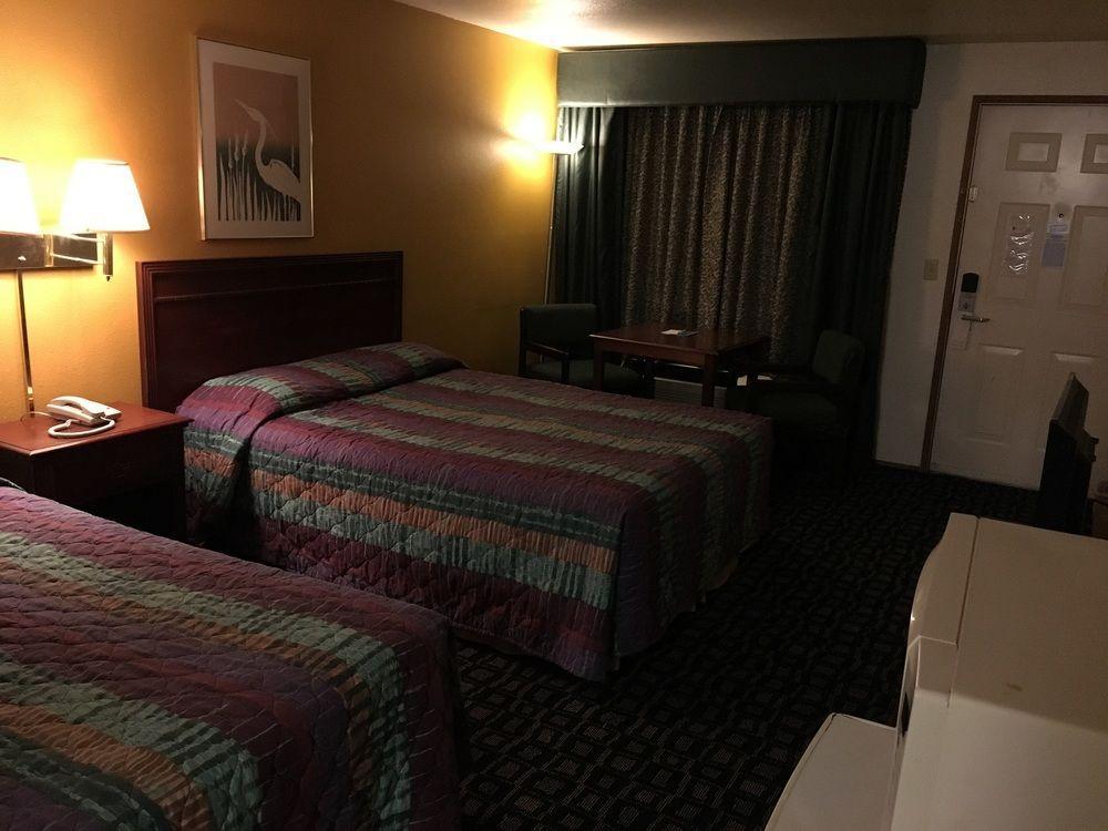Oyo Woodland Hotel And Suites Dış mekan fotoğraf