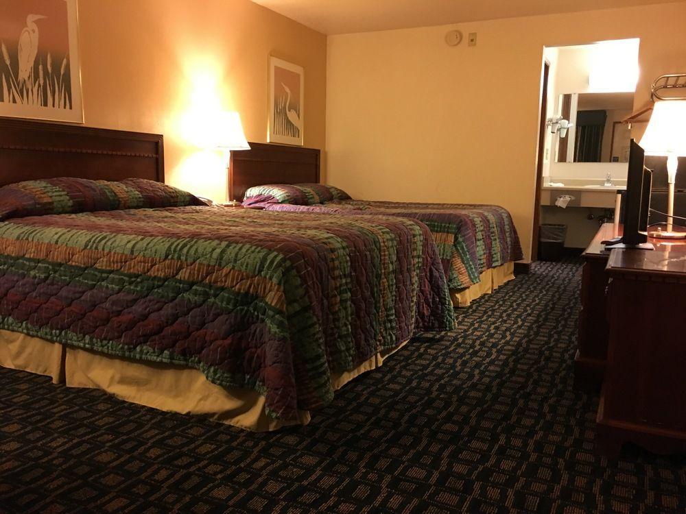 Oyo Woodland Hotel And Suites Dış mekan fotoğraf
